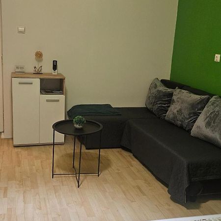 Zizi Apartman Debrecen Esterno foto