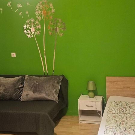 Zizi Apartman Debrecen Esterno foto